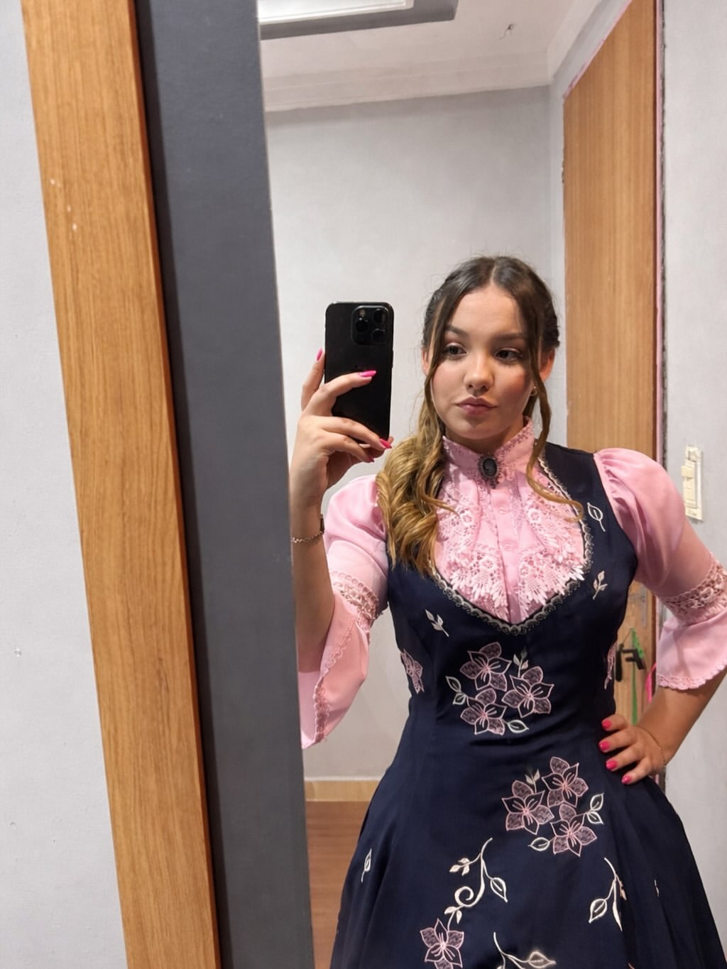 Roda de baile gaúcho com prendas pilchadas